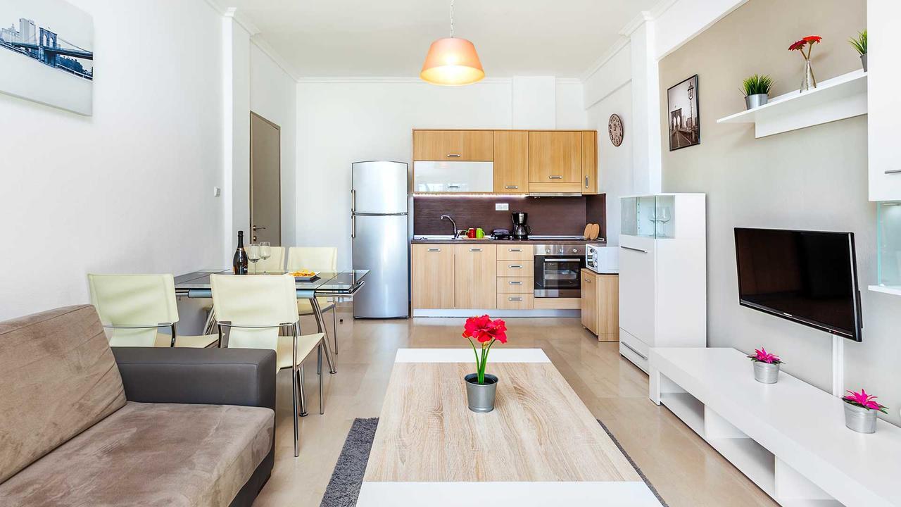 Michalis Apartments Polýgyros Exteriör bild