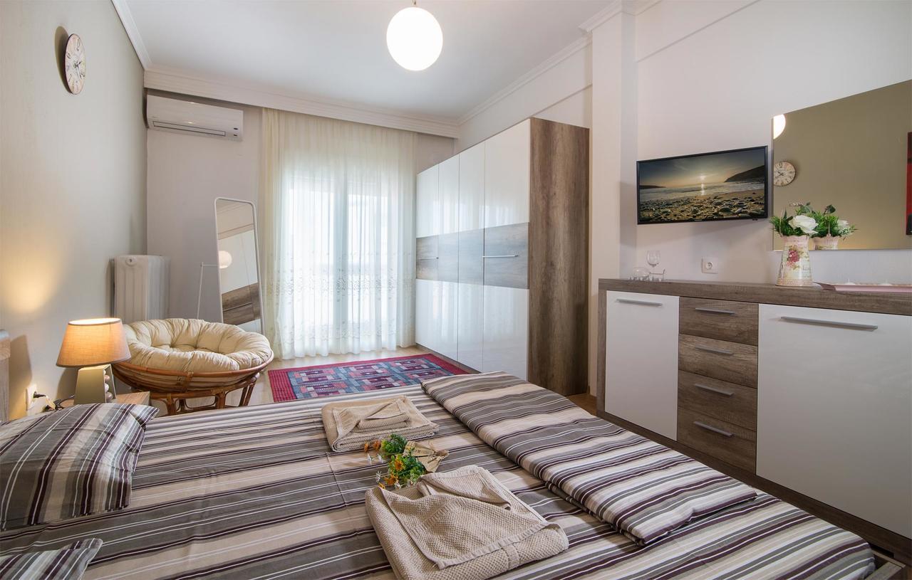 Michalis Apartments Polýgyros Exteriör bild