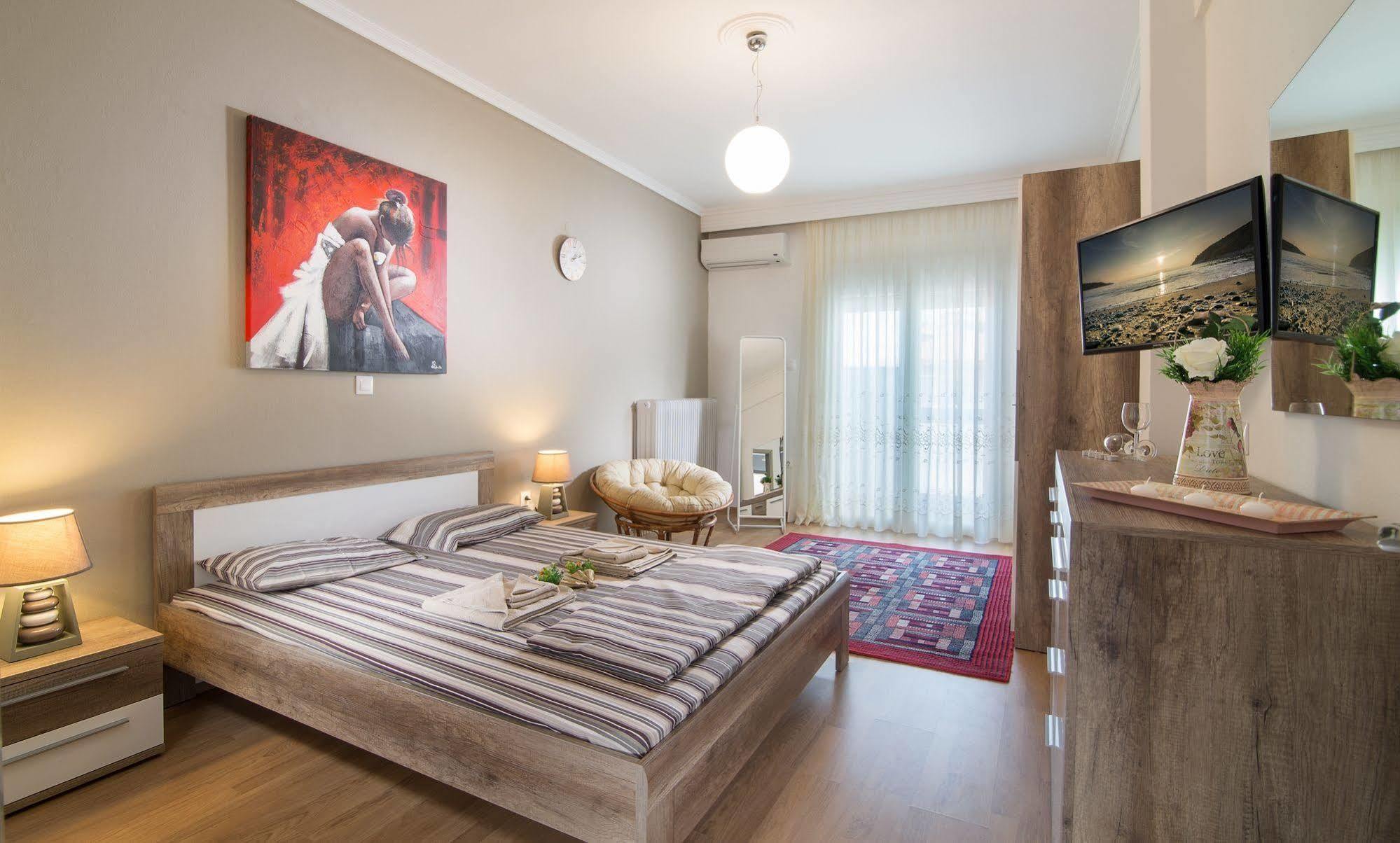 Michalis Apartments Polýgyros Exteriör bild